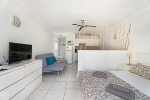 1 chambre, fer et planche à repasser, Wi-Fi gratuit, draps fournis