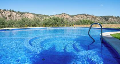 Casa de vacaciones "Mas De Lorena" con vistas a la montaña, piscina compartida y Wi-Fi