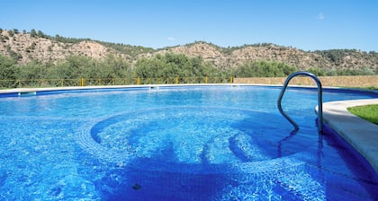 Casa de vacaciones 'Mas De Sisco' con vistas a la montaña, Wi-Fi y aire acondicionado