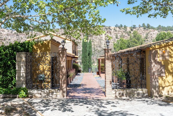 Property grounds - Holiday Home 'Mas De Sisco' with Mountain View, Wi-Fi and Air Conditioning (Flix)