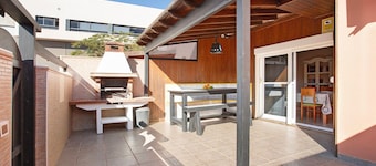 Vacation Home 'Velázquez' with Private Terrace, Wi-Fi and Air Conditioning