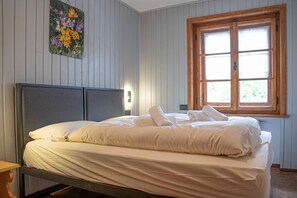 2 bedrooms, WiFi, bed sheets - Comfortable and spacious apartment for four people (Livigno)