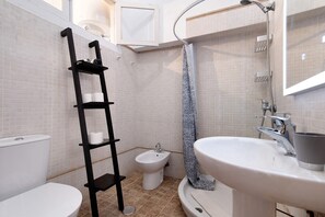 Shower, hair dryer, towels - Apartamento Pepita (Las Palmas de Gran Canaria)