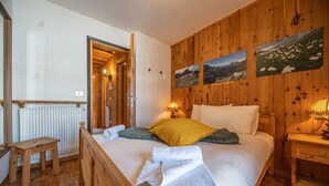 3 bedrooms, WiFi, bed sheets - Typical wooden apartment, warm and cozy suitable for a large family (Livigno)