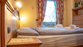 2 bedrooms, WiFi, bed sheets, wheelchair access
