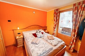 2 عدّة غرف نوم وواي فاي وملاءات أسرّة وتسهيلات لدخول الكراسي المتحركة