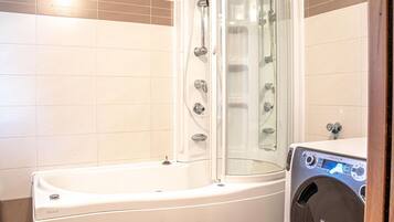 Dusche, Haartrockner, Bidet