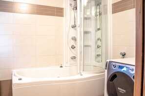 Shower, hair dryer, bidet - Convenience, comfort and atmosphere at your fingertips (Livigno)