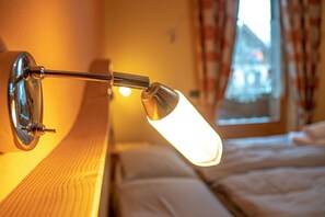 2 bedrooms, WiFi, bed sheets, wheelchair access