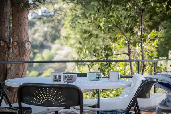 Outdoor dining - Chalet 'Finca Aguaillo' with Mountain View, Wi-Fi and Air Conditioning (Cómpeta)