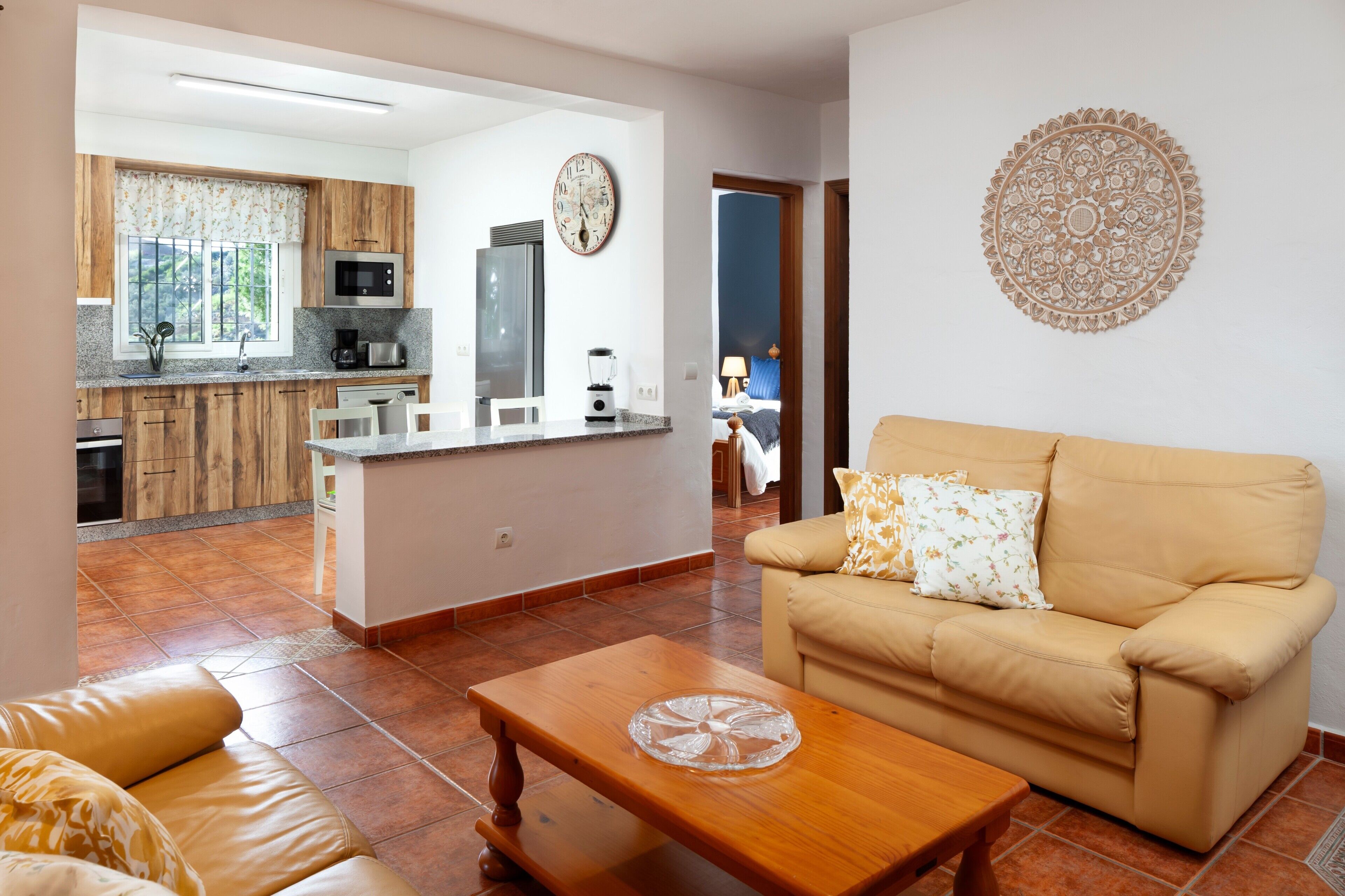 Televisión y chimenea 