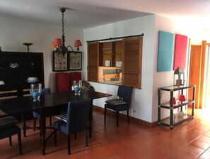 Dining - Villa 'Soltroia Beach House' with Private Terrace, Private Garden and Wi-Fi (Carvalhal)