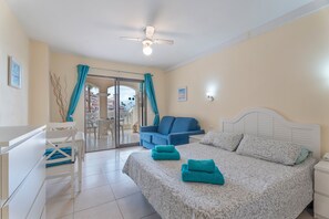 1 bedroom, iron/ironing board, free WiFi, bed sheets - Vacation 'Castle Harbour' with Sea View, Shared Pool and Private Terrace (Los Cristianos)
