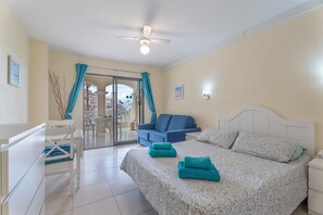 1 bedroom, iron/ironing board, free WiFi, bed sheets - Vacation 'Castle Harbour' with Sea View, Shared Pool and Private Terrace (Los Cristianos)
