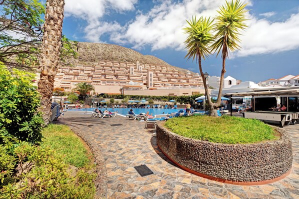 Terrace/patio - Vacation 'Castle Harbour' with Sea View, Shared Pool and Private Terrace (Los Cristianos)