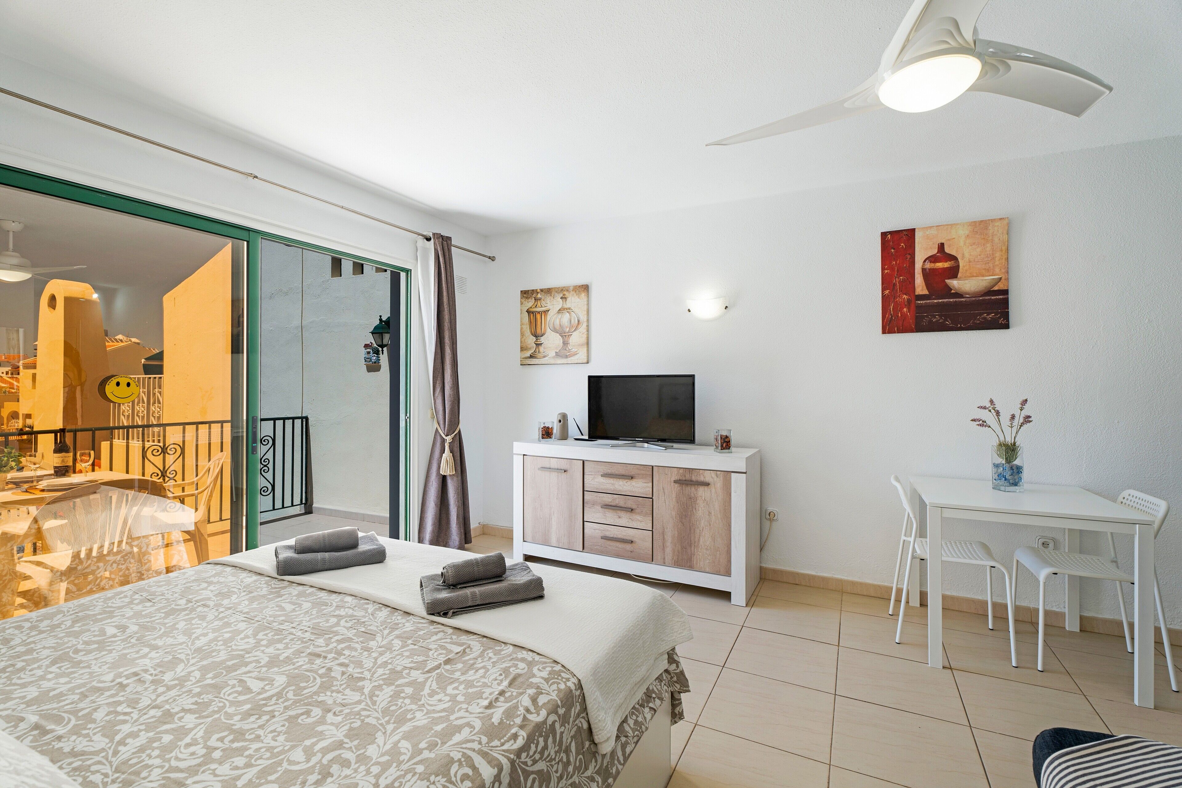 1 dormitorio, tabla de planchar con plancha, wifi gratis y ropa de cama