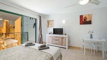 1 dormitorio, tabla de planchar con plancha, wifi gratis y ropa de cama