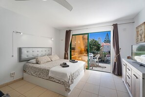 1 chambre, fer et planche à repasser, Wi-Fi gratuit, draps fournis