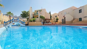 Lämmitetty uima-allas