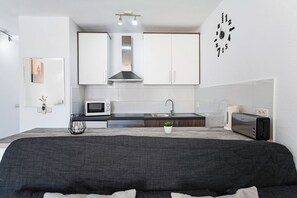 Fridge, microwave, stovetop, coffee/tea maker