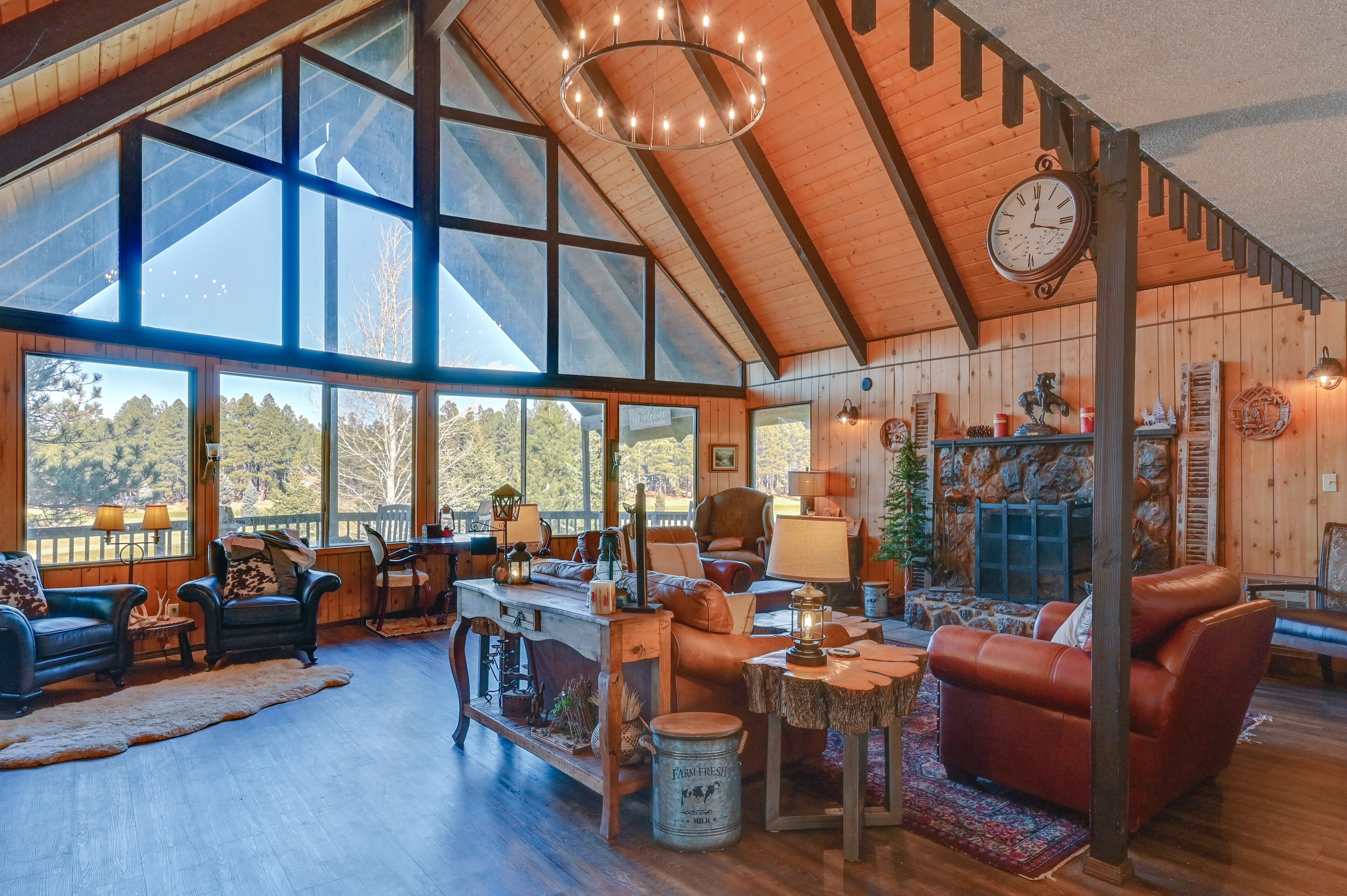 Spacious Munds Park Cabin w/ Golf Course Views