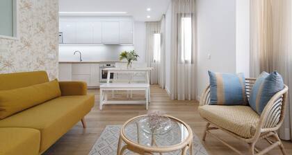 Magnolia's Las Canteras Holiday Apartment with Wi-Fi