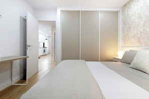 2 dormitorios, tabla de planchar con plancha, wifi gratis y ropa de cama