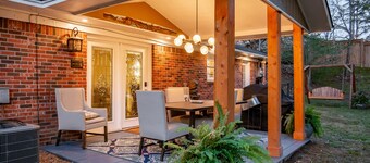 Hillside Ranch Patio with BBQ Grill Walking Distance to Campus & Square. 