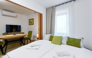 3 عدّة غرف نوم وسرير سفر وواي فاي مجانًا وملاءات أسرّة