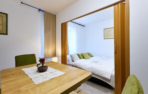 3 bedrooms, travel crib, free WiFi, bed sheets