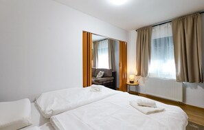 3 bedrooms, travel cot, free WiFi, bed sheets
