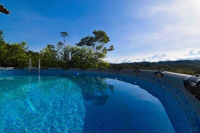 Hermosa cabaña cerca a la hacienda napoles , es un paraiso natural. 