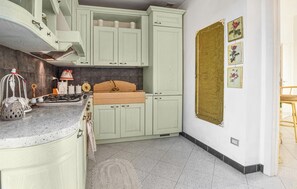 Refrigerador, microondas, parrilla de estufa y lavavajillas 