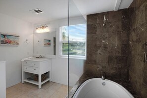 House, Multiple Beds, Patio, Garden View | Bathroom | Towels, toilet paper