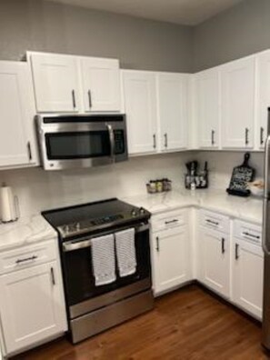 Private kitchen - New Unit - offers great views from balcony of downtown Orlando. Great location! (Orlando)