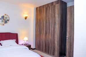Deluxe Apartment | 3 bedrooms, individually decorated, individually furnished, desk - Roseville Apartment Pool Gym Parking (Nairobi)