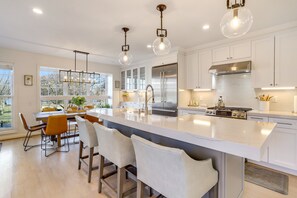 Fridge, microwave, oven, stovetop - Entire Riverside and Parkside Home in the Heart of Old Town, with Parking! (Alexandria)