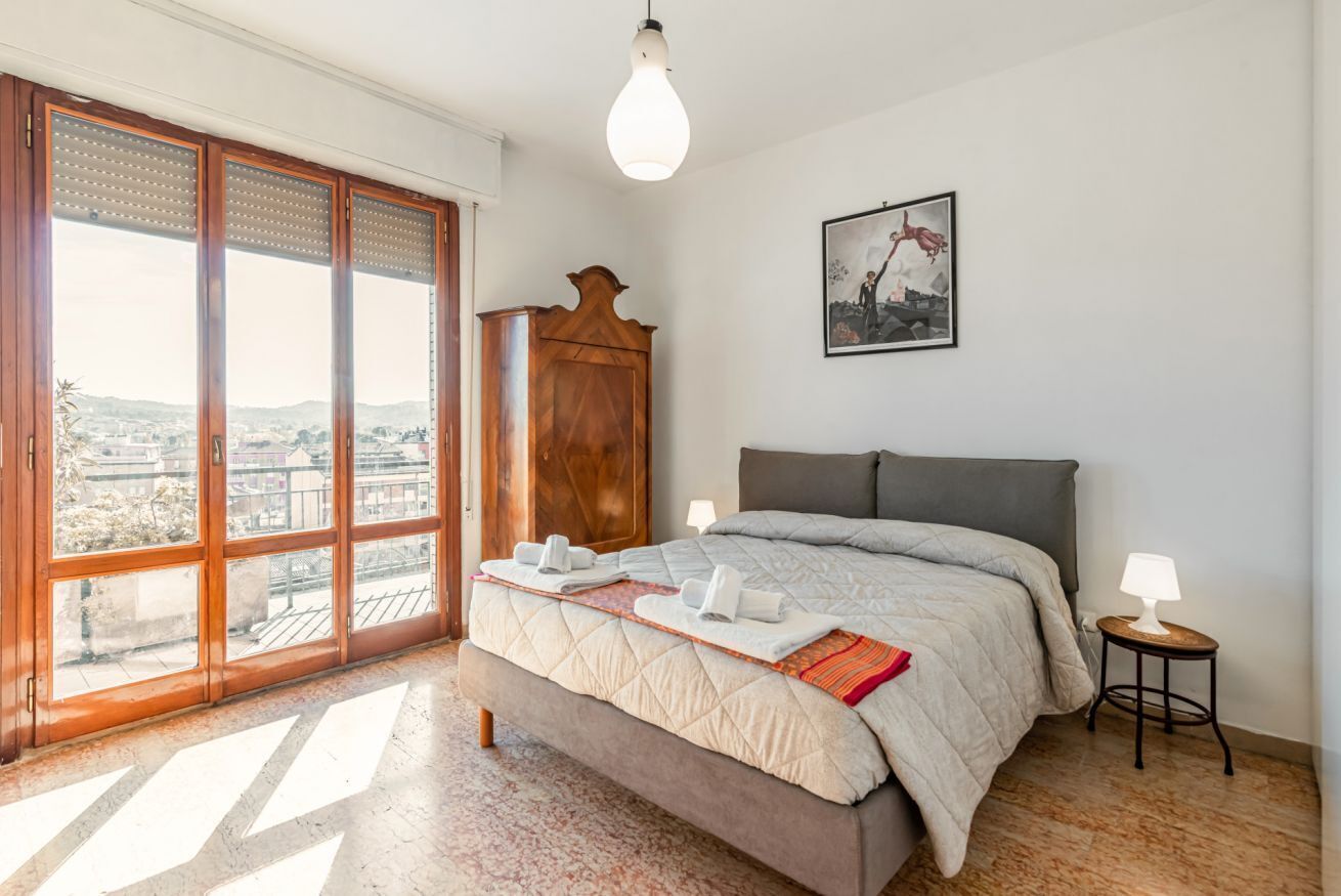 2 bedrooms, iron/ironing board, internet