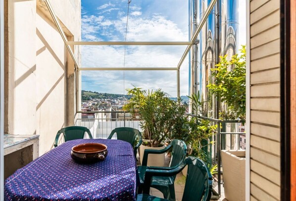 Outdoor dining - Large apartment of 130sqm located on the sixth and last floor from which you can enjoy a beautiful panoramic view of the city of Pesaro of a building with elevator (10 steps to access), perfect for 4 people.The accommodation is located at the gates of th (Pesaro)