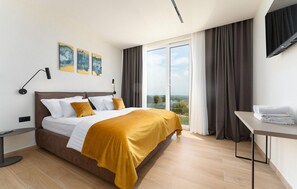 4 bedrooms, iron/ironing board, travel cot, free WiFi