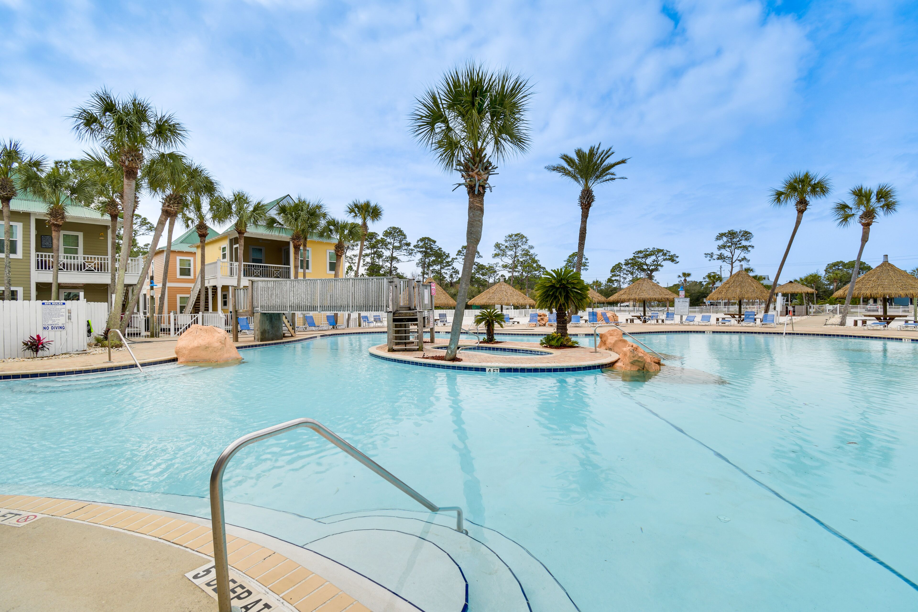 Family-Friendly Pensacola Home < 1 Mi to Beach!