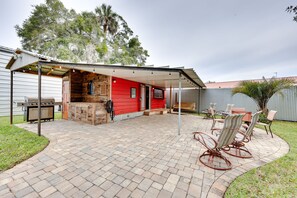 Outdoor dining - St Augustine Studio: Patio, Swing + 3 Mi to Beach (St. Augustine)