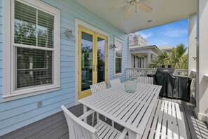 Outdoor dining - 🦩Now Booking for Summer! Walk-Out To 30A in Seacrest~Pet-Friendly🦩 (Inlet Beach)