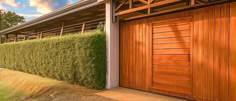 تفاصيل الفندق من الخارج