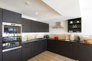 Fridge, microwave, oven, stovetop