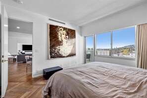 2 habitaciones, tabla de planchar con plancha, wifi y ropa de cama 