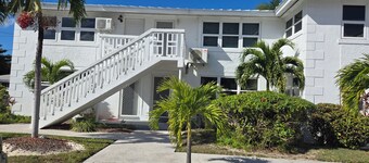 Freeport Grand Bahamas: Coral Beach Family Friendly Condo- steps to the beach!