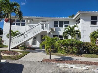 Freeport Grand Bahamas: Coral Beach Family Friendly Condo- steps to the beach!