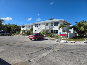 Exterior - Freeport Grand Bahamas:  Coral Beach Family Friendly Condo- steps to the beach! (Freeport)