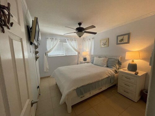 Freeport Grand Bahamas:  Coral Beach Family Friendly Condo- steps to the beach!